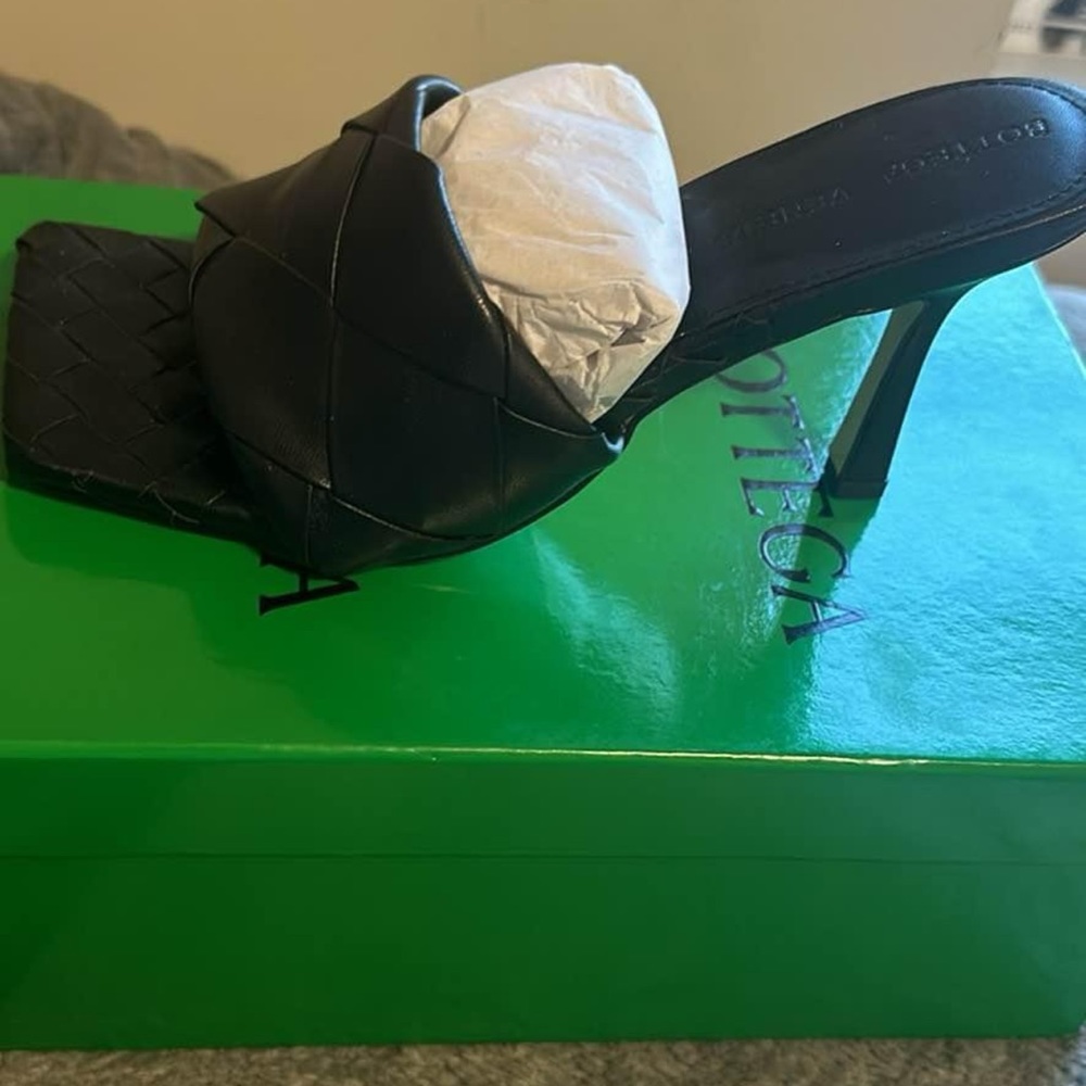 Bottega Veneta Designer Shoes Size:38 they run small. So please make sure.